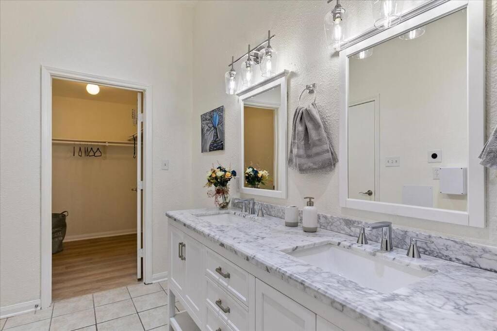 Lucky House - Tranquility In The Middle Of Houston - Tv In Every Room - 300 M2 المظهر الخارجي الصورة