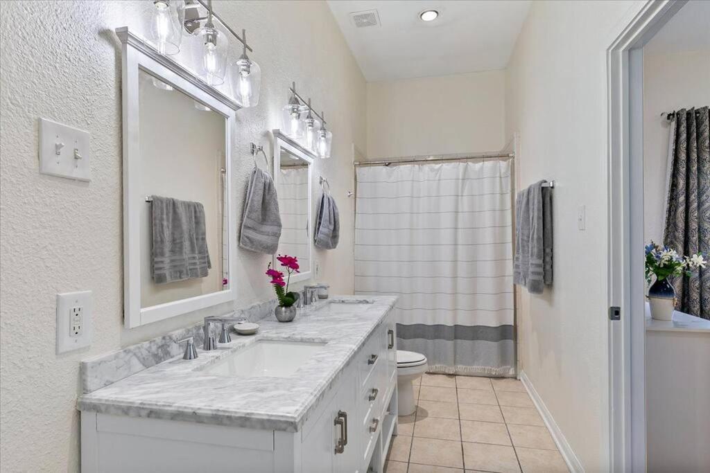 Lucky House - Tranquility In The Middle Of Houston - Tv In Every Room - 300 M2 المظهر الخارجي الصورة