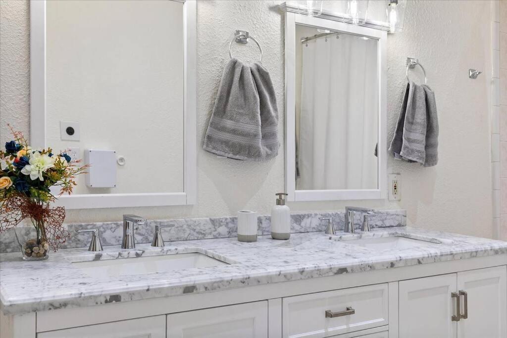 Lucky House - Tranquility In The Middle Of Houston - Tv In Every Room - 300 M2 المظهر الخارجي الصورة