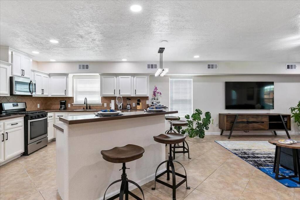 Lucky House - Tranquility In The Middle Of Houston - Tv In Every Room - 300 M2 المظهر الخارجي الصورة
